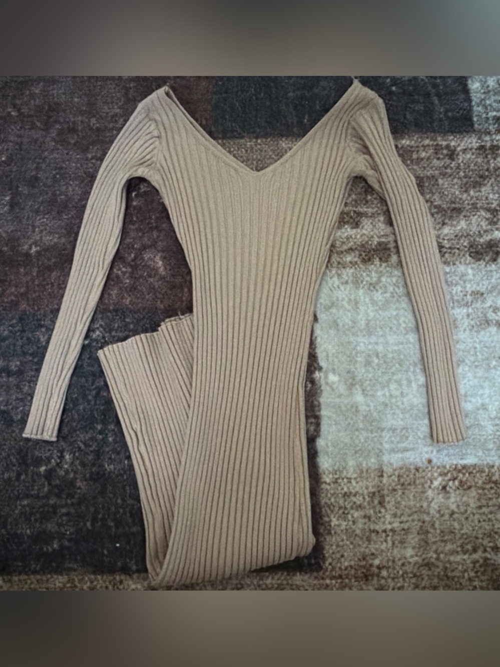 XS Ribbed V-Neck Long Sleeve Knit Top - Beige